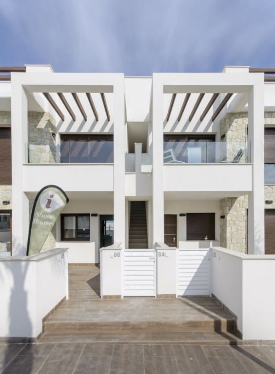 3 bedroom Apartment for sale in Torrevieja with pool - € 290,000 (Ref: 7374523)