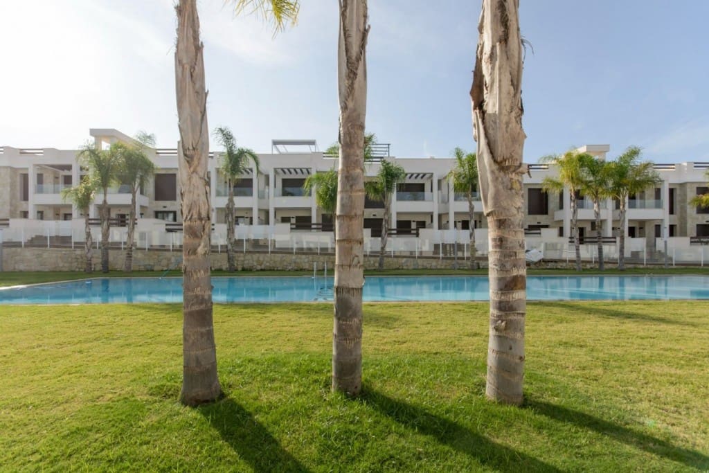 3 sypialnia Penthouse na sprzedaż w Torrevieja z basenem - 325 000 € (Ref: 7374524)