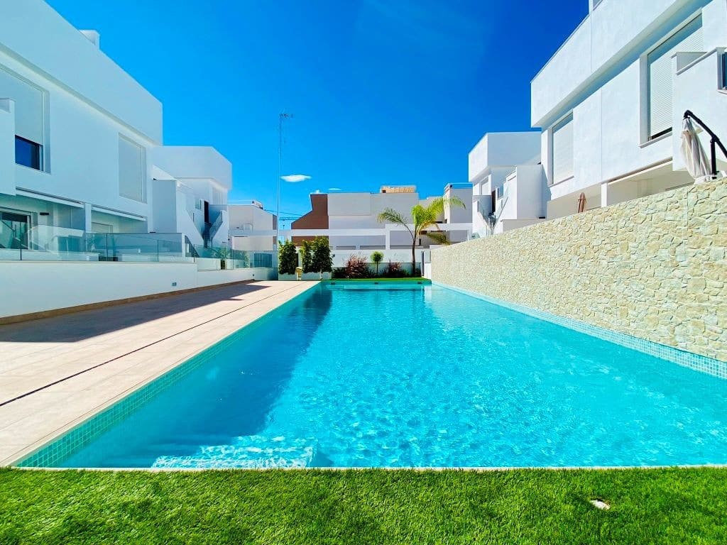 3 bedroom Apartment for sale in Pilar de la Horadada with pool - € 334,900 (Ref: 7374575)