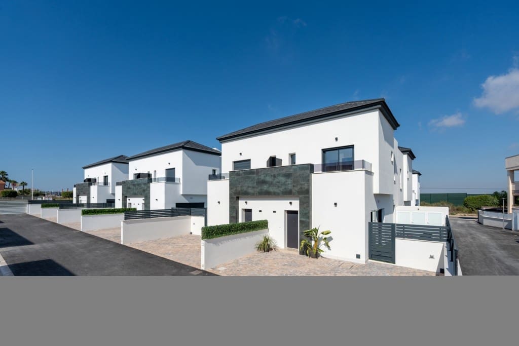 3 soverom Hus til salgs i Gran Alacant med svømmebasseng - € 350 000 (Ref: 7374583)