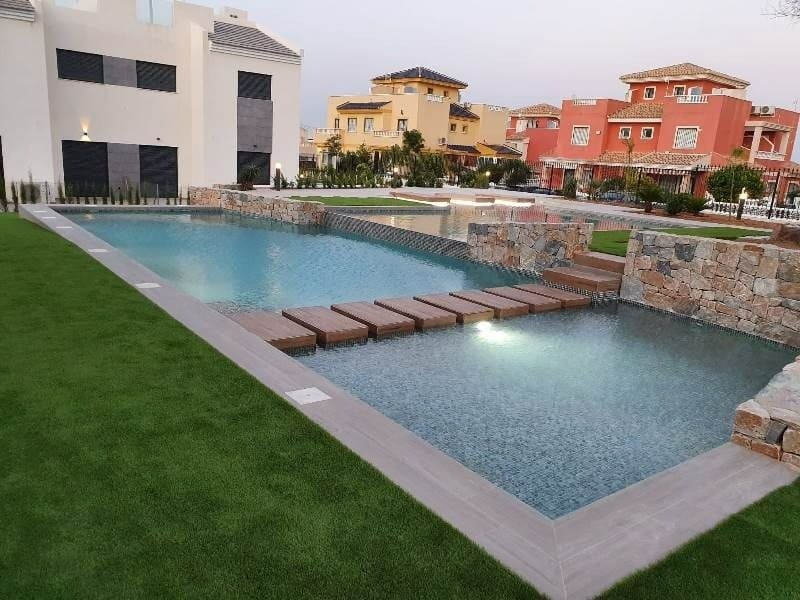 3 makuuhuone Huoneisto myytävänä paikassa Torrevieja mukana uima-altaan - 289 900 € (Ref: 7374594)