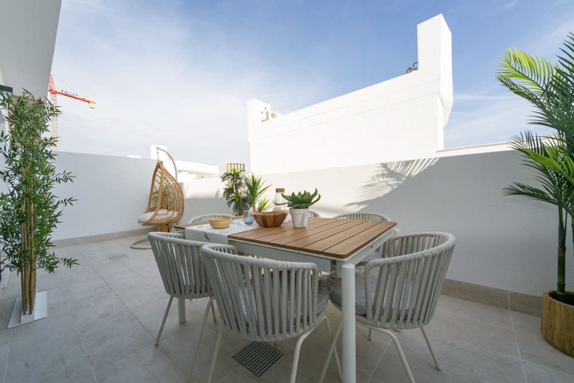 3 bedroom Apartment for sale in Torrevieja with pool - € 330,000 (Ref: 7374682)