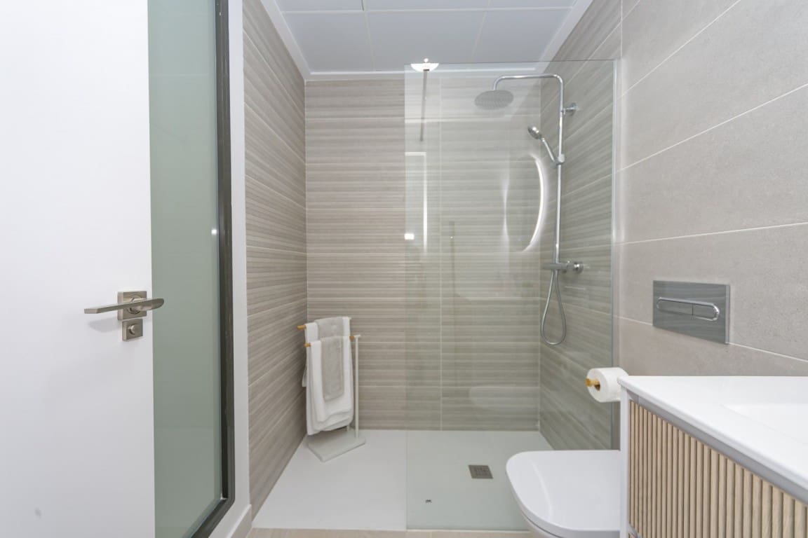 3 bedroom Apartment for sale in Torrevieja with pool - € 330,000 (Ref: 7374682)