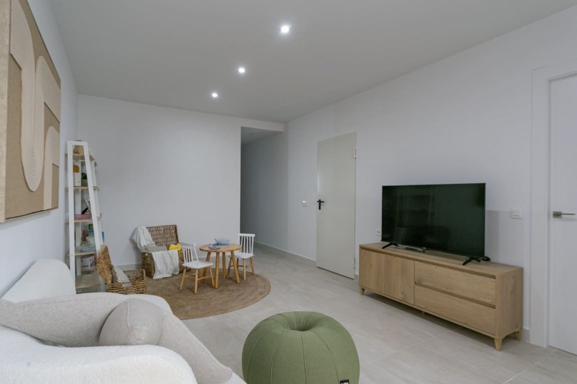 3 bedroom Apartment for sale in Torrevieja with pool - € 330,000 (Ref: 7374682)