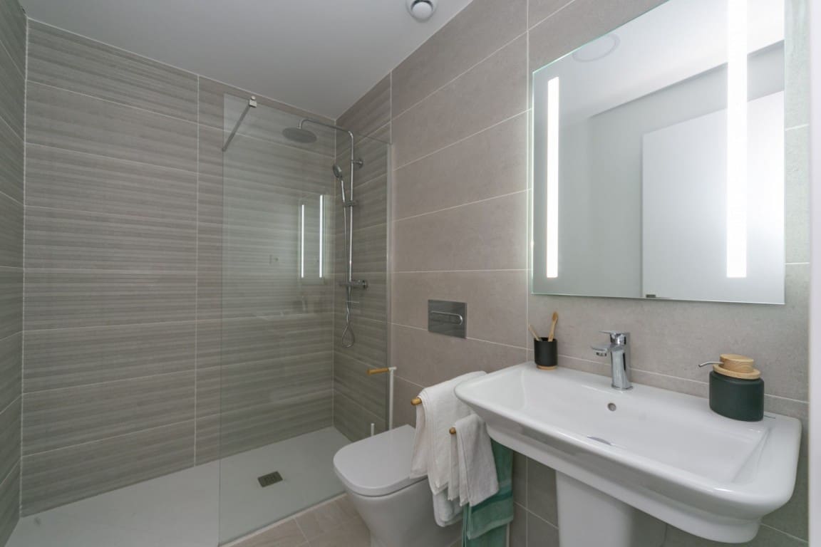 3 bedroom Apartment for sale in Torrevieja with pool - € 330,000 (Ref: 7374682)