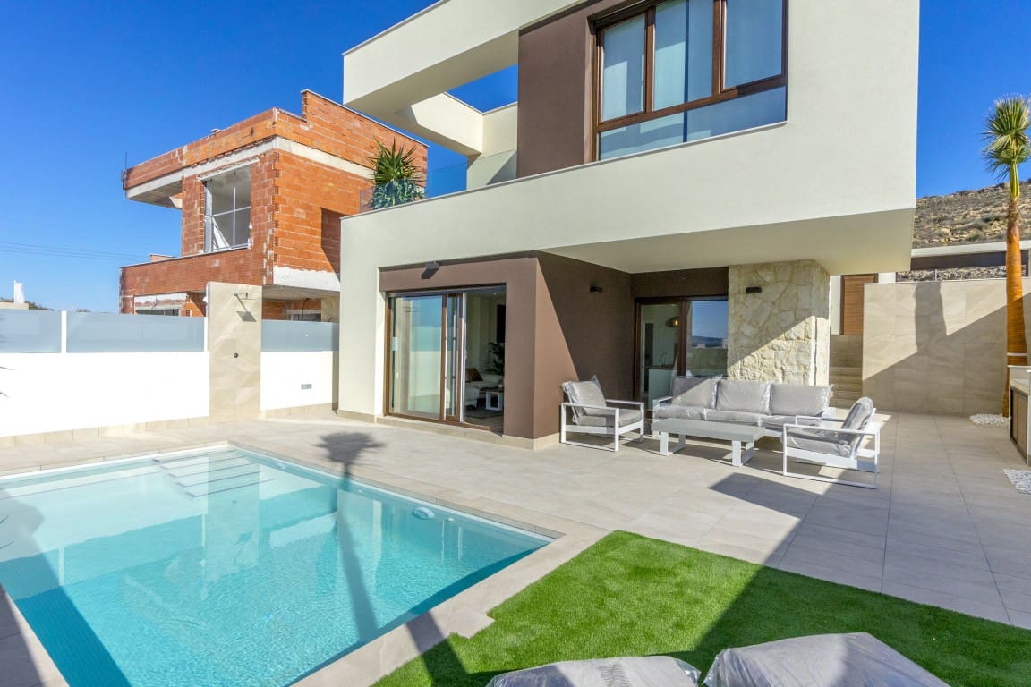 Chalet de 3 habitaciones en Rojales en venta con piscina - 649.000 € (Ref: 7480929)