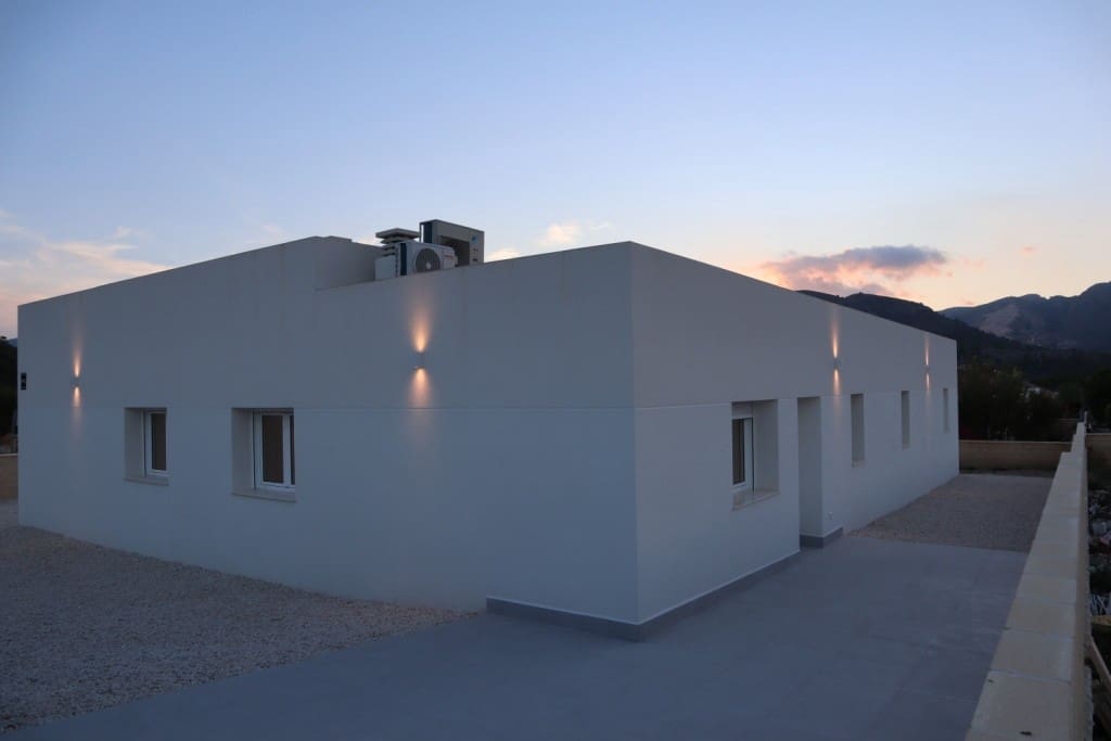 3 bedroom Villa for sale in La Romana with pool - € 360,000 (Ref: 7570248)