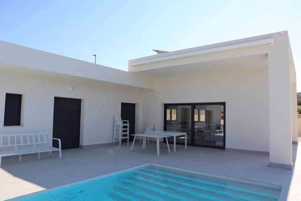 3 bedroom Villa for sale in La Romana with pool - € 360,000 (Ref: 7570248)