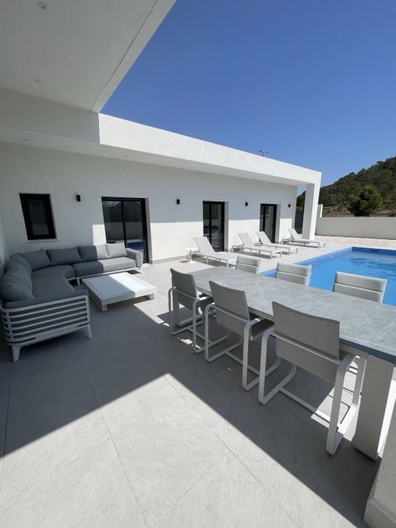 3 bedroom Villa for sale in Aspe with pool - € 375,000 (Ref: 7572739)