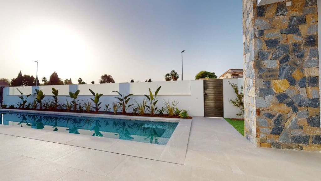 3 bedroom Villa for sale in Los Alcazares with pool garage - € 689,900 (Ref: 7683509)
