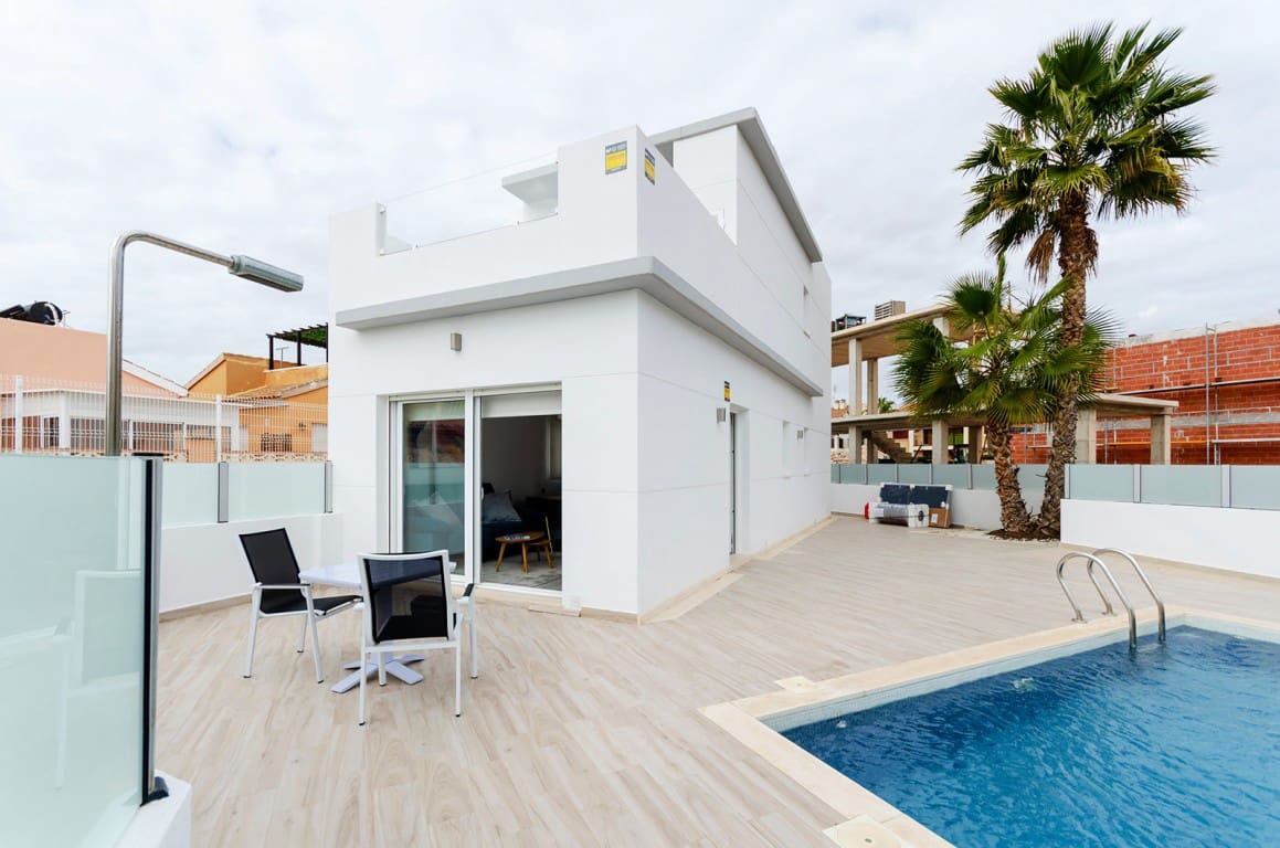 3 Zimmer Villa zu verkaufen in Torrevieja mit Pool - 409.000 € (Ref: 8064603)