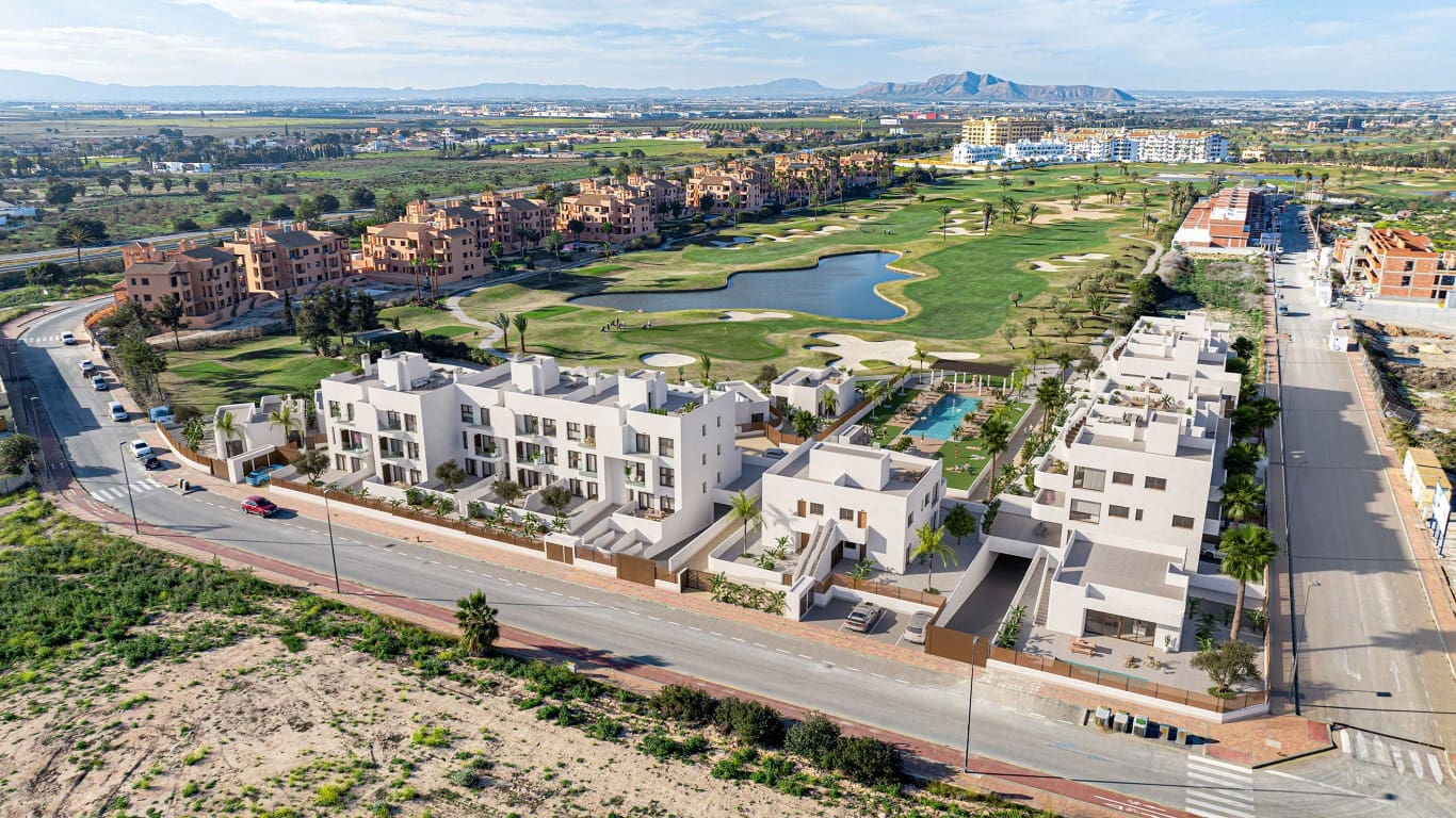 2 soveværelse Lejlighed til salg i Los Alcazares med swimmingpool - € 269.900 (Ref: 8426746)