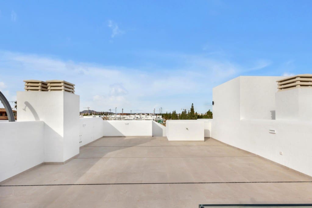 2 soverom Penthouse til salgs i Los Alcazares med svømmebasseng - € 339 900 (Ref: 8429216)