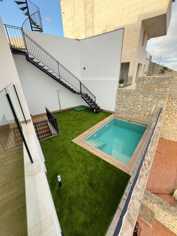 6 bedroom Villa for sale in Algorfa - € 965,000 (Ref: 8541198)