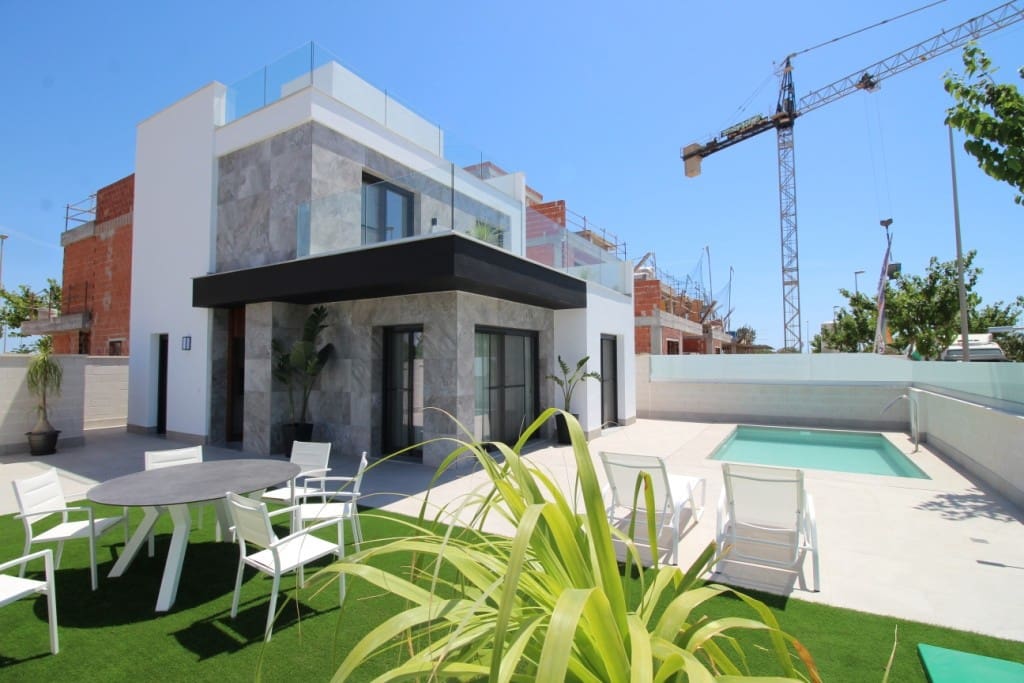 3 bedroom Villa for sale in Pilar de la Horadada with pool garage - € 725,000 (Ref: 8665846)