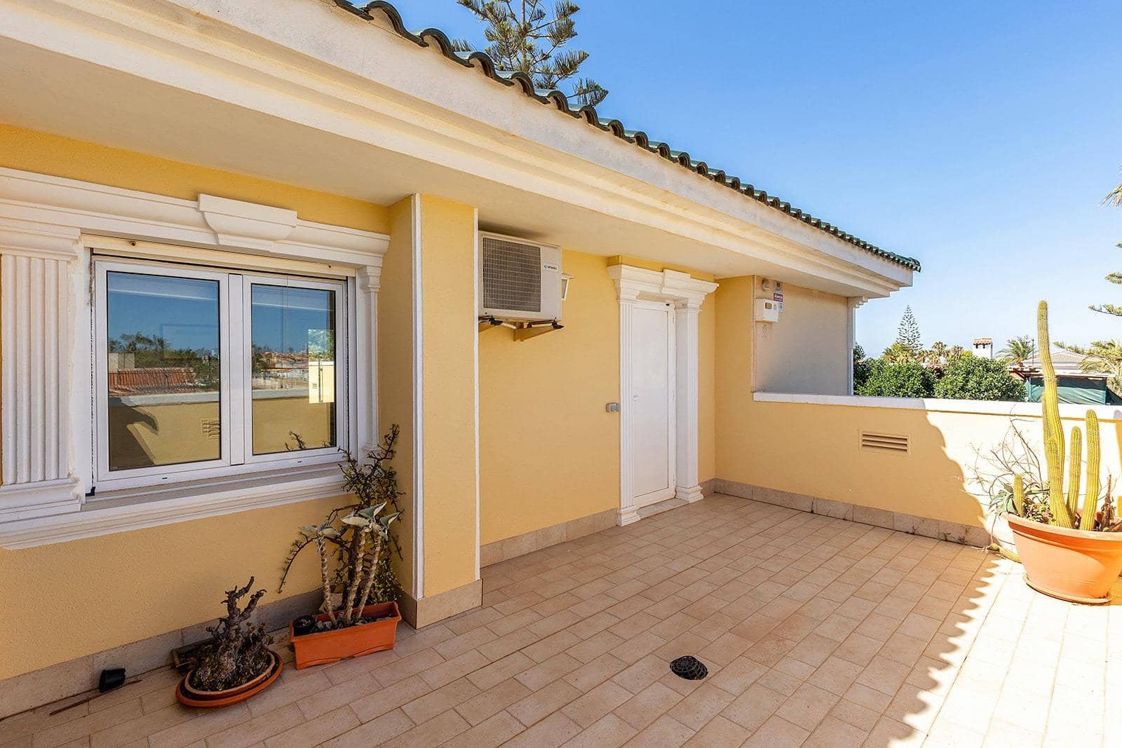 5 soverom Villa til salgs i Torrevieja med svømmebasseng garasje - € 730 000 (Ref: 8725785)