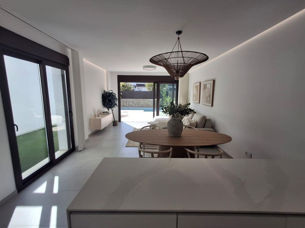 3 slaapkamer Villa te koop in Mil Palmeras met zwembad - € 539.900 (Ref: 8744493)