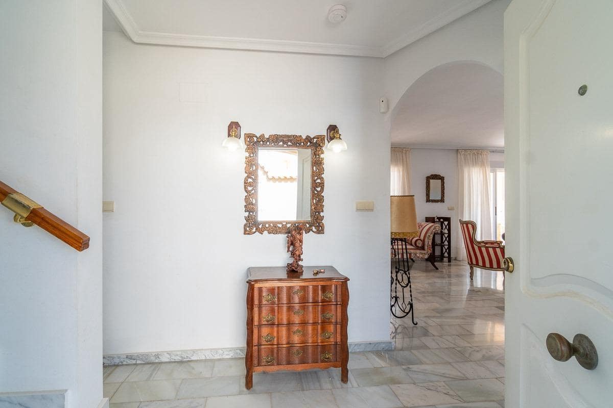 4 Zimmer Villa zu verkaufen in Torrevieja mit Pool Garage - 859.000 € (Ref: 9042546)