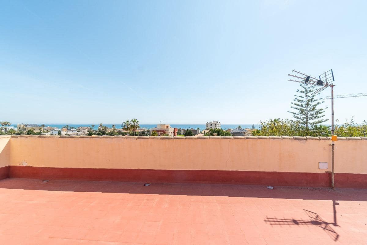 4 Zimmer Villa zu verkaufen in Torrevieja mit Pool Garage - 859.000 € (Ref: 9042546)
