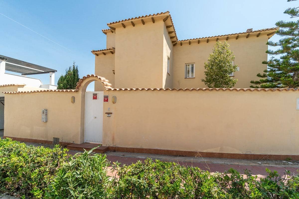 4 Zimmer Villa zu verkaufen in Torrevieja mit Pool Garage - 859.000 € (Ref: 9042546)