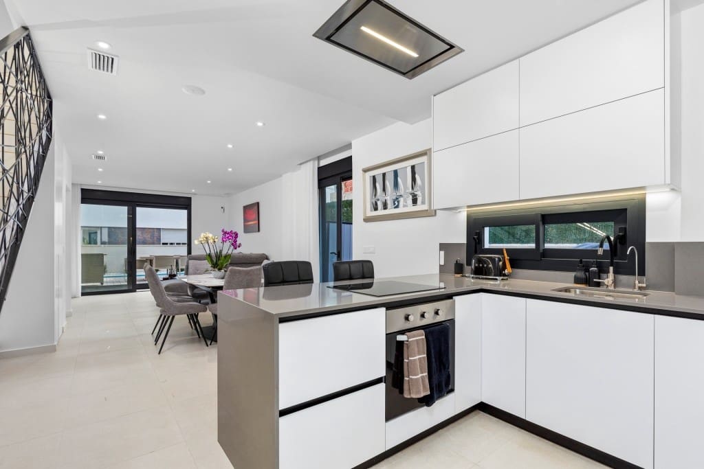 4 slaapkamer Villa te koop in Guardamar del Segura - € 436.000 (Ref: 9064060)