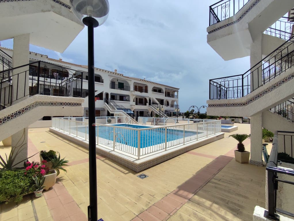 2 soveværelse Lejlighed til salg i Torrevieja med swimmingpool - € 148.000 (Ref: 9064527)