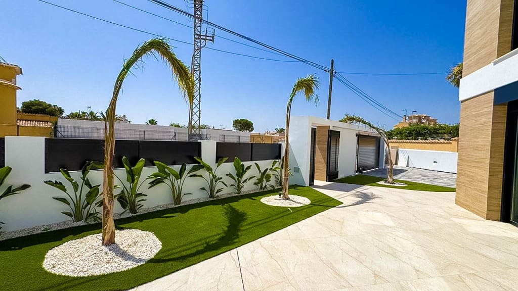 4 soverom Villa til salgs i Torrevieja med svømmebasseng - € 650 000 (Ref: 9136412)