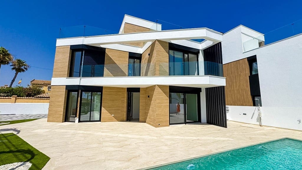 4 soverom Villa til salgs i Torrevieja med svømmebasseng - € 650 000 (Ref: 9136412)