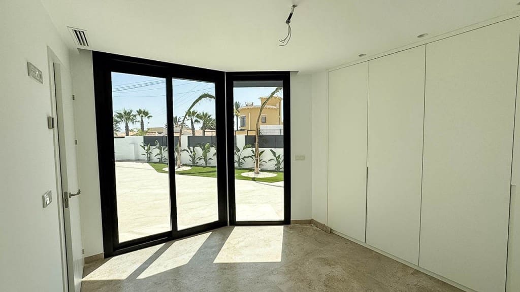 4 soverom Villa til salgs i Torrevieja med svømmebasseng - € 650 000 (Ref: 9136412)