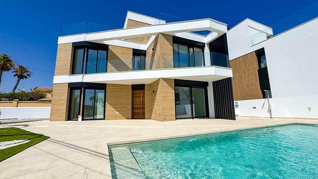 4 soverom Villa til salgs i Torrevieja med svømmebasseng - € 650 000 (Ref: 9136412)