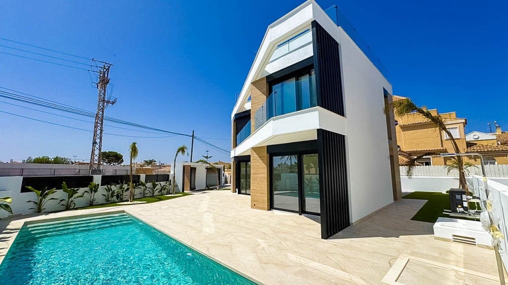 4 soverom Villa til salgs i Torrevieja med svømmebasseng - € 650 000 (Ref: 9136412)