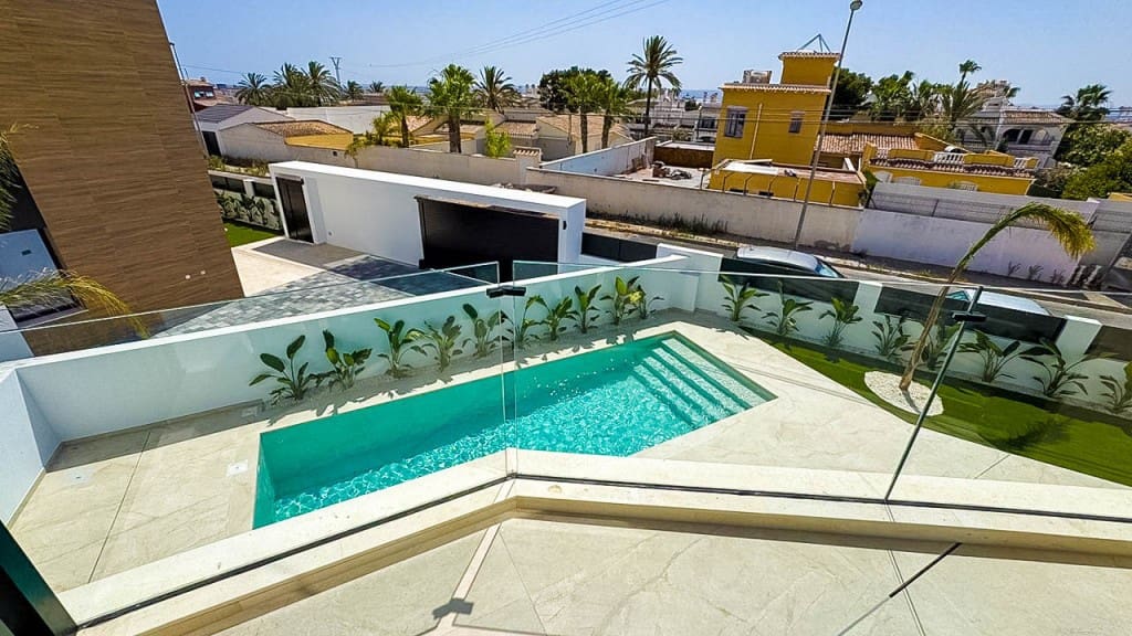 4 soverom Villa til salgs i Torrevieja med svømmebasseng - € 650 000 (Ref: 9136412)