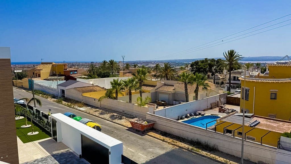 4 soverom Villa til salgs i Torrevieja med svømmebasseng - € 650 000 (Ref: 9136412)