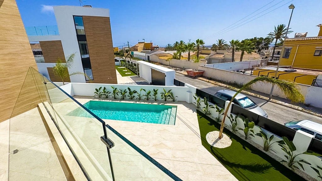 4 soverom Villa til salgs i Torrevieja med svømmebasseng - € 650 000 (Ref: 9136412)