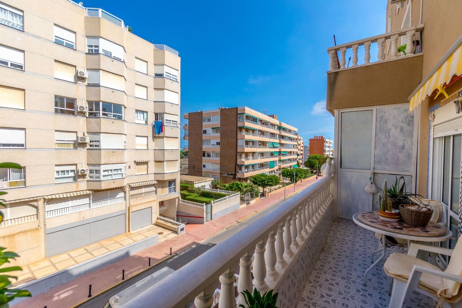 Apartamento de 2 habitaciones en Torrevieja en venta con piscina - 150.000 € (Ref: 9342149)