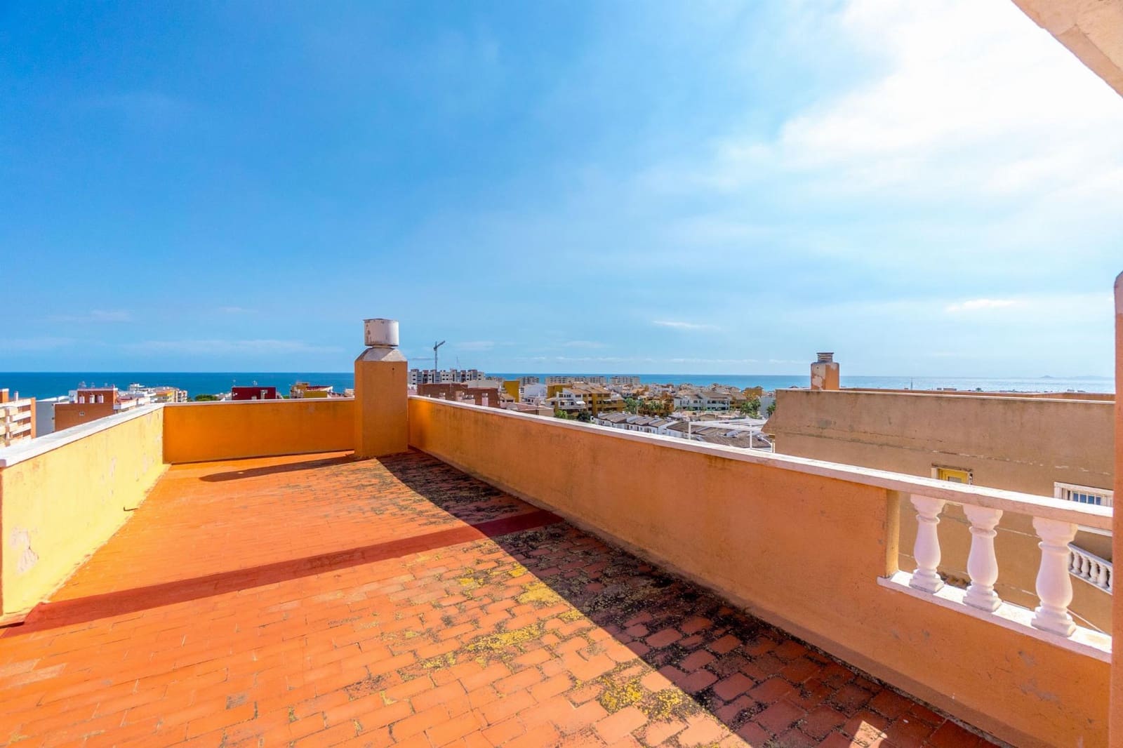 Apartamento de 2 habitaciones en Torrevieja en venta con piscina - 150.000 € (Ref: 9342149)