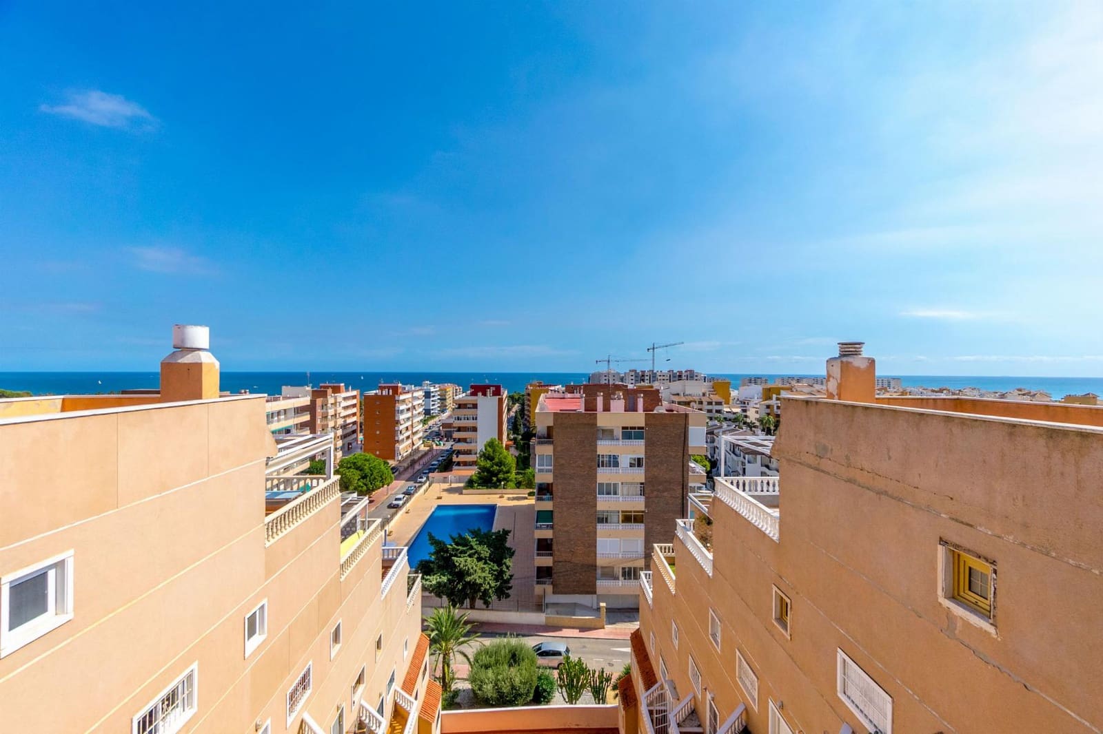 Apartamento de 2 habitaciones en Torrevieja en venta con piscina - 150.000 € (Ref: 9342149)