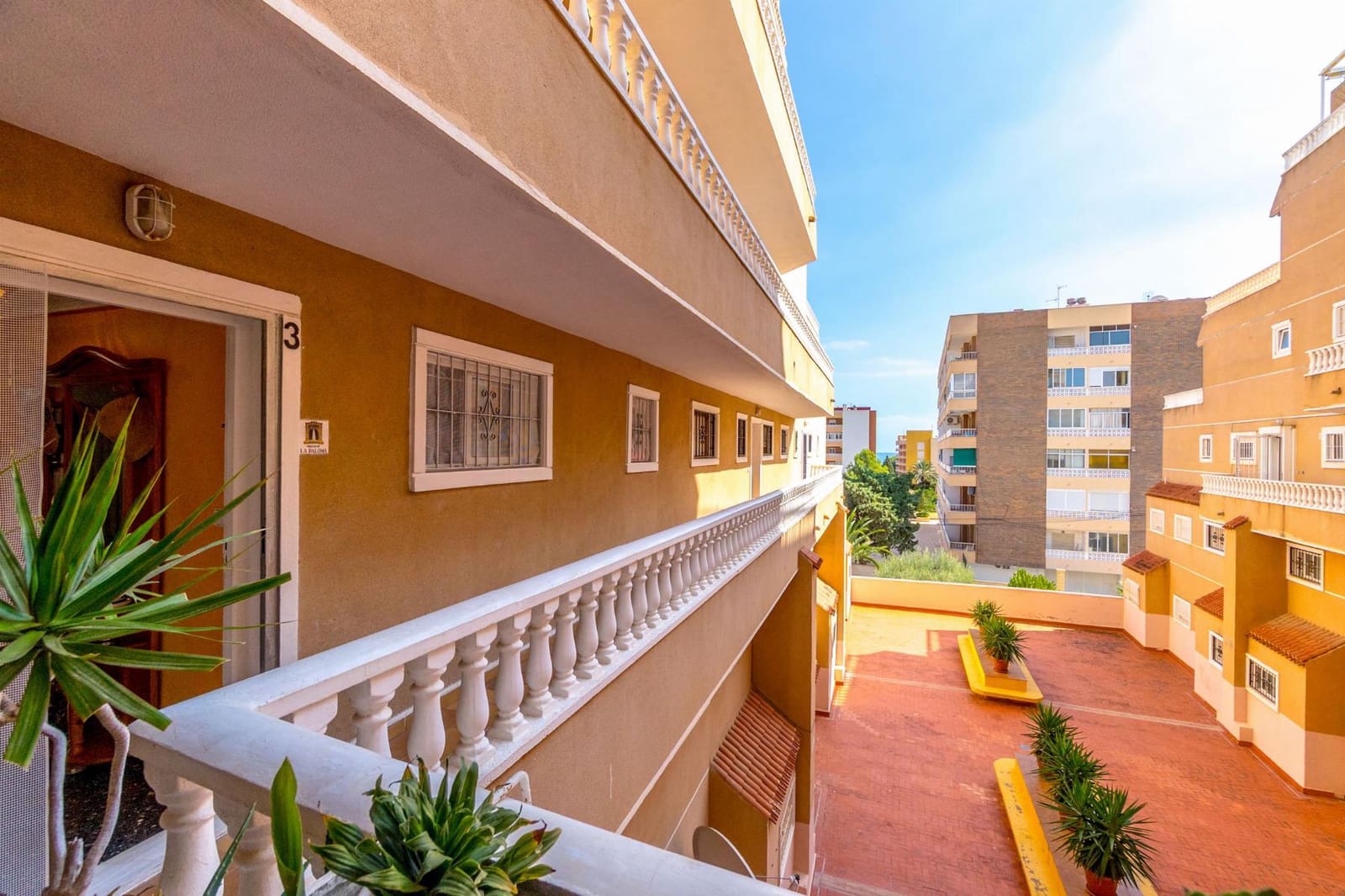 Apartamento de 2 habitaciones en Torrevieja en venta con piscina - 150.000 € (Ref: 9342149)
