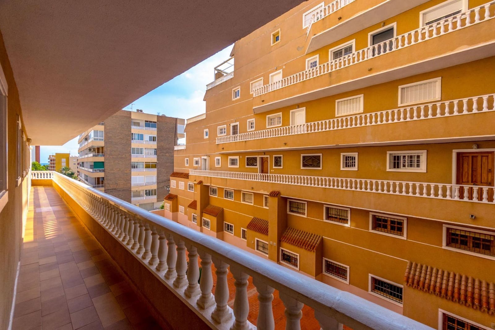 Apartamento de 2 habitaciones en Torrevieja en venta con piscina - 150.000 € (Ref: 9342149)