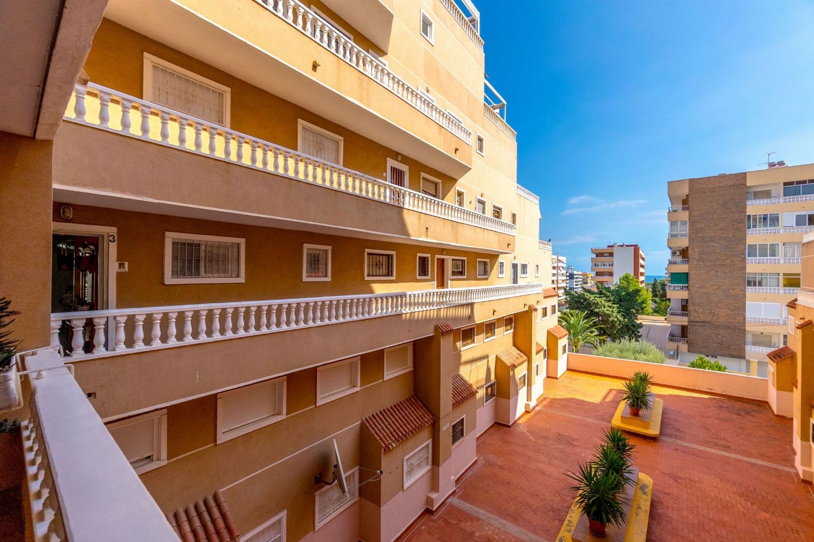 Apartamento de 2 habitaciones en Torrevieja en venta con piscina - 150.000 € (Ref: 9342149)