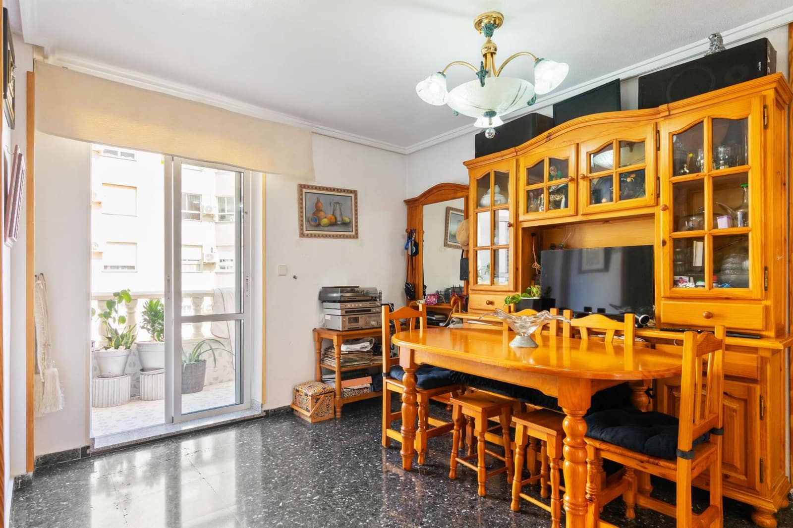 Apartamento de 2 habitaciones en Torrevieja en venta con piscina - 150.000 € (Ref: 9342149)