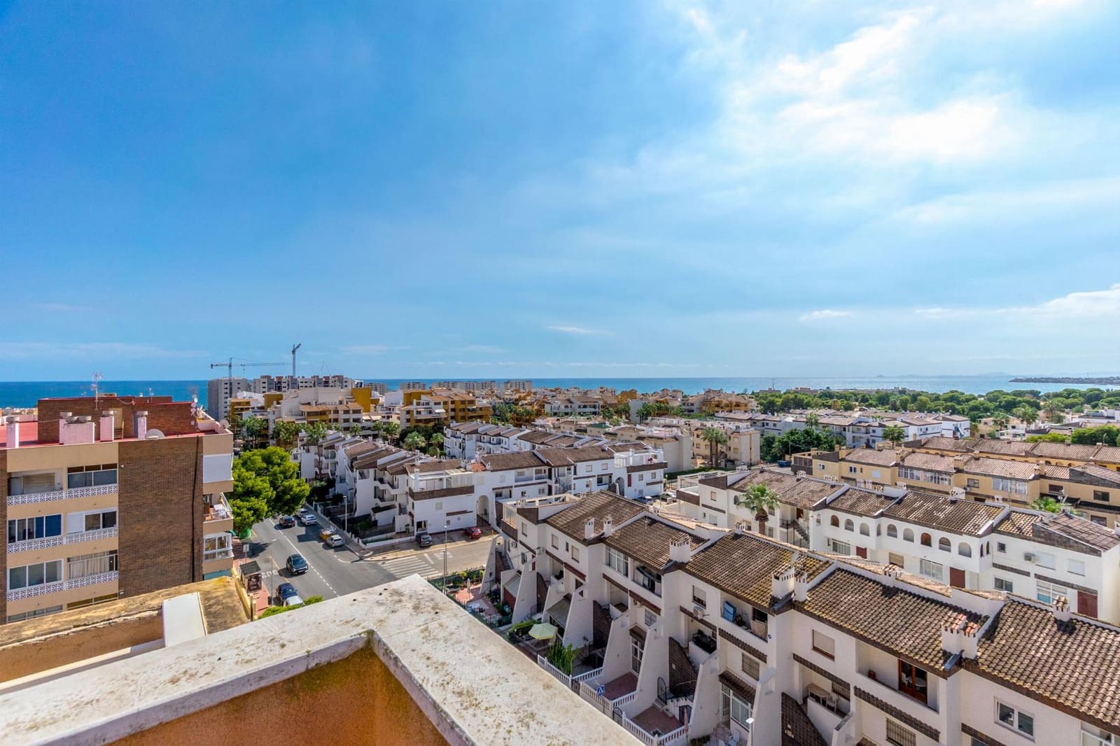 Apartamento de 2 habitaciones en Torrevieja en venta con piscina - 150.000 € (Ref: 9342149)