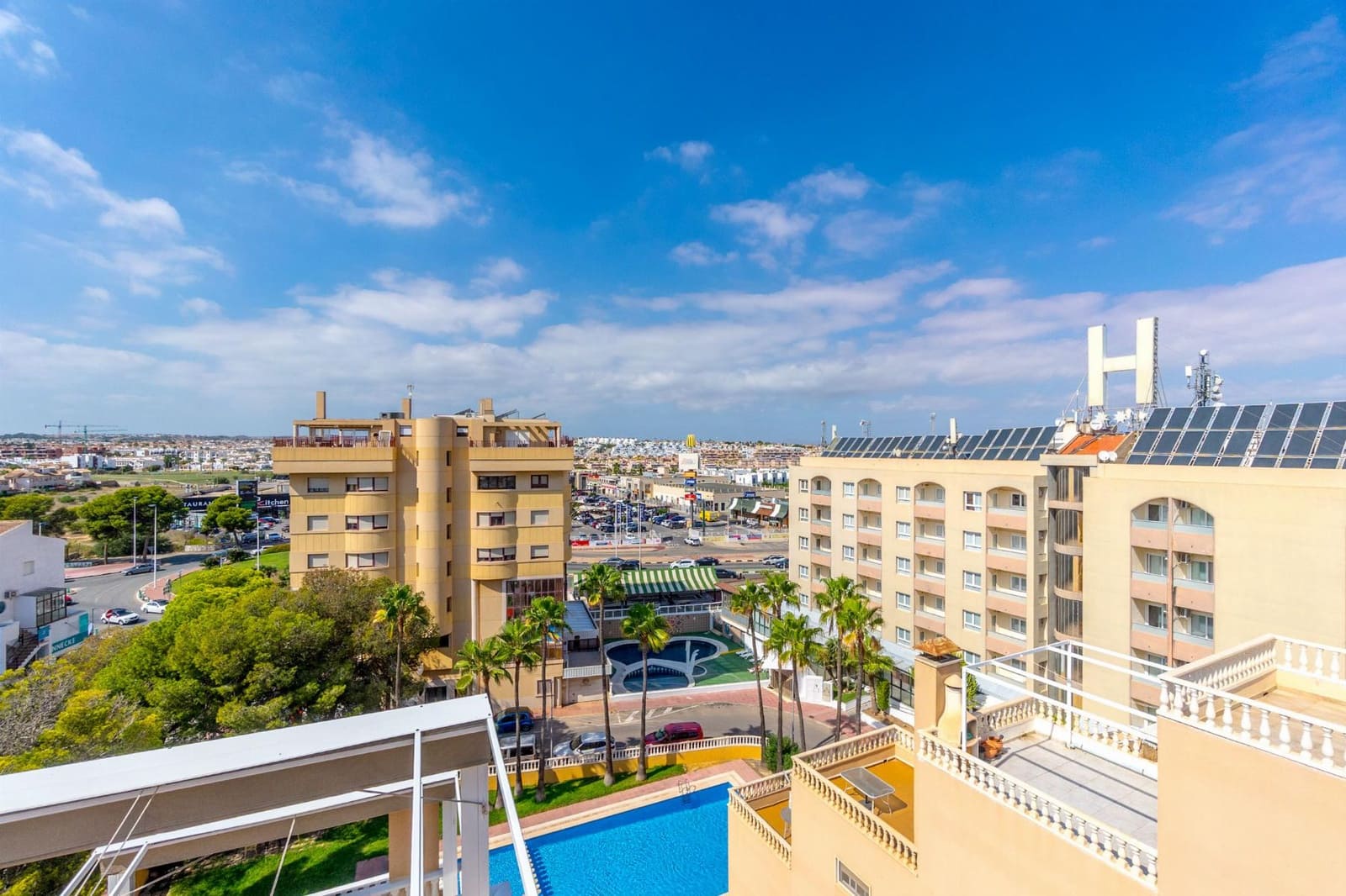 Apartamento de 2 habitaciones en Torrevieja en venta con piscina - 150.000 € (Ref: 9342149)