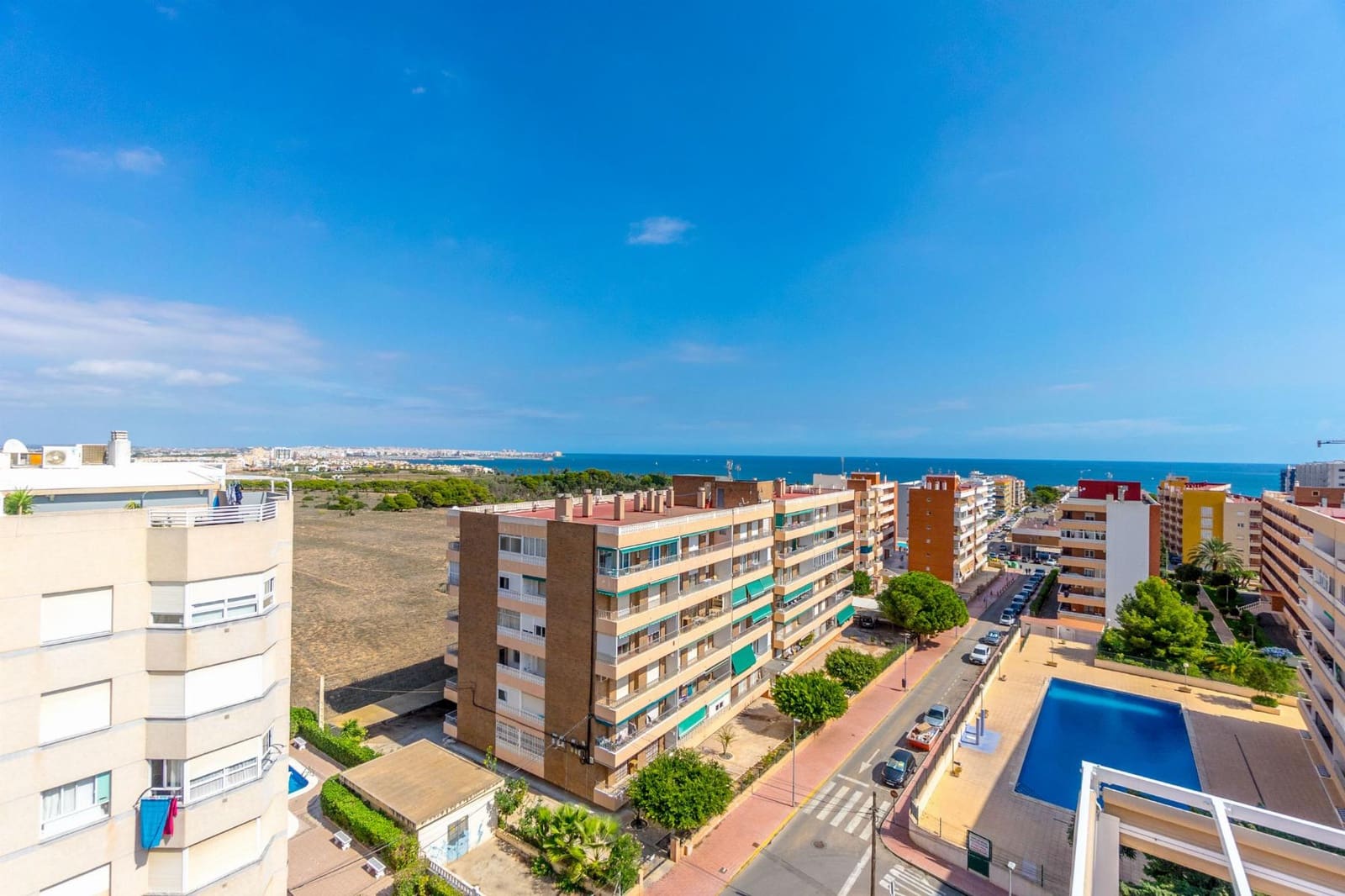 Apartamento de 2 habitaciones en Torrevieja en venta con piscina - 150.000 € (Ref: 9342149)