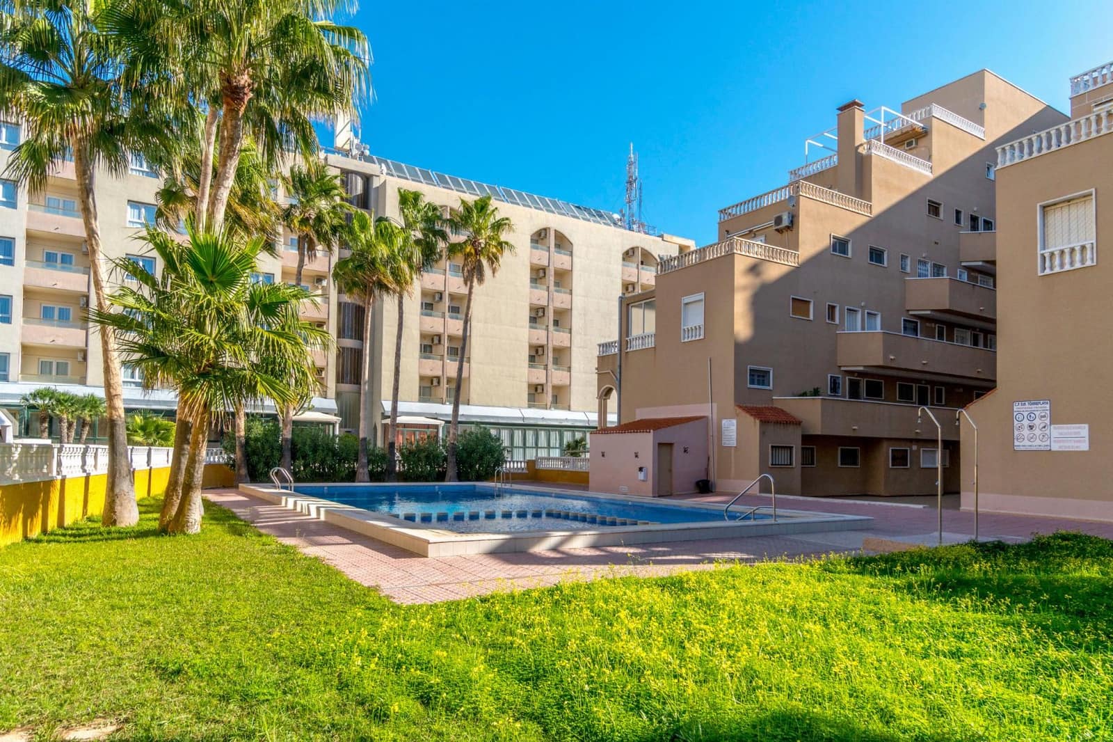 Apartamento de 2 habitaciones en Torrevieja en venta con piscina - 150.000 € (Ref: 9342149)