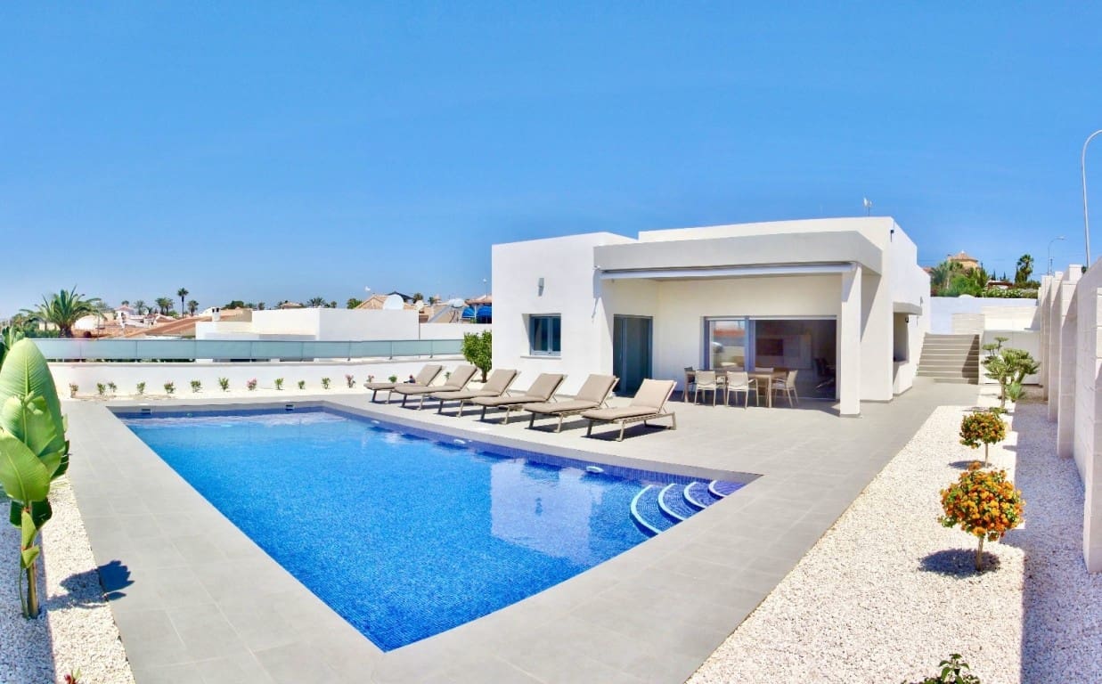3 bedroom Villa for sale in Rafal with pool - € 395,500 (Ref: 9379740)