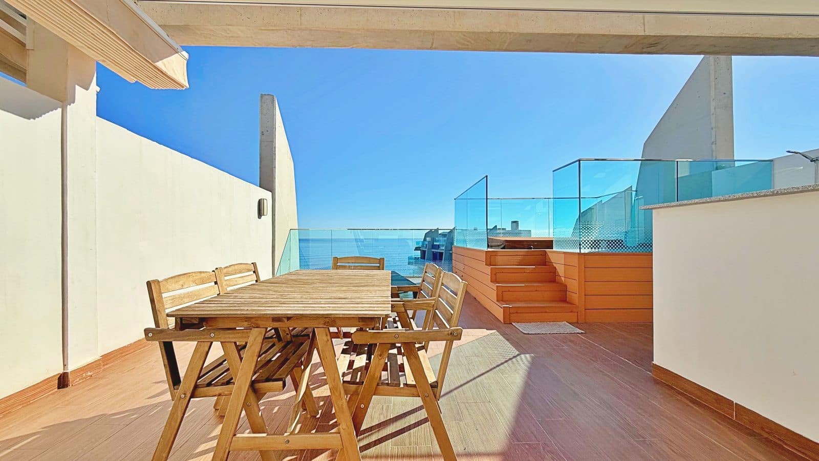 Ático de 2 habitaciones en Torrevieja en venta con garaje - 665.000 € (Ref: 9437805)