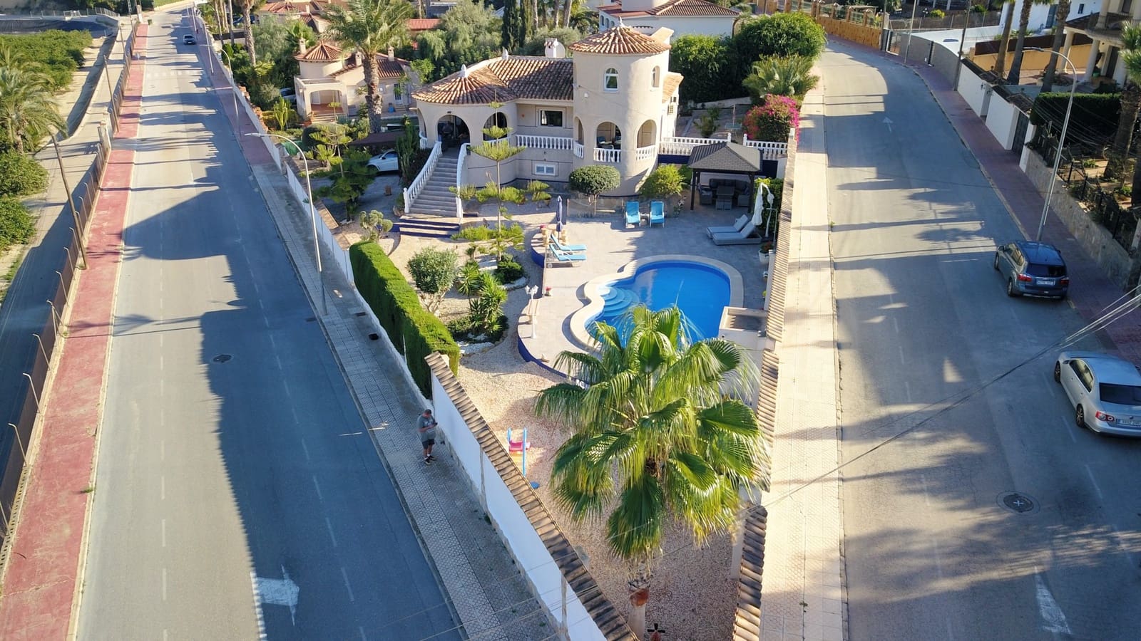 5 bedroom Villa for sale in Algorfa with pool garage - € 649,950 (Ref: 9445589)