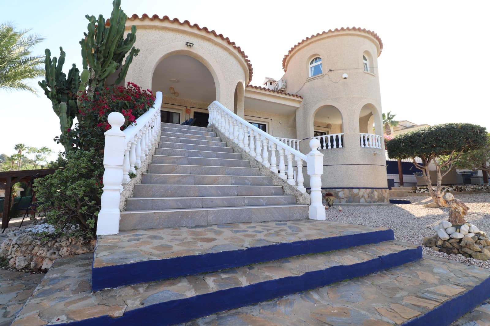 5 bedroom Villa for sale in Algorfa with pool garage - € 649,950 (Ref: 9445589)