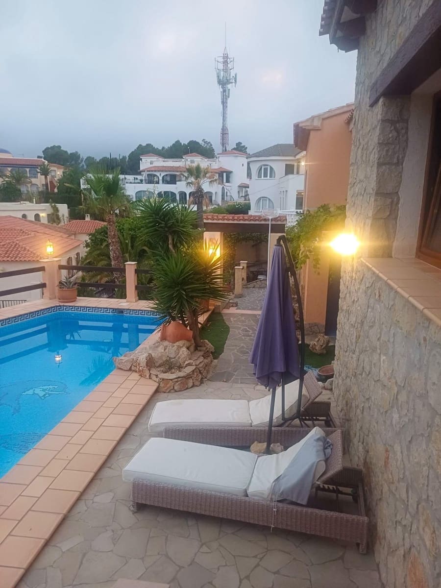 3 slaapkamer Villa te koop in Alfaz del Pi / L'Alfas del Pi met zwembad garage - € 1.210.000 (Ref: 9457817)
